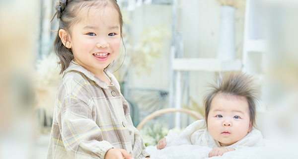100日祝い(お食い初め)を祝うお子様のお写真
