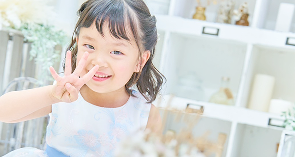 2歳からの誕生日を祝う記念のフォト