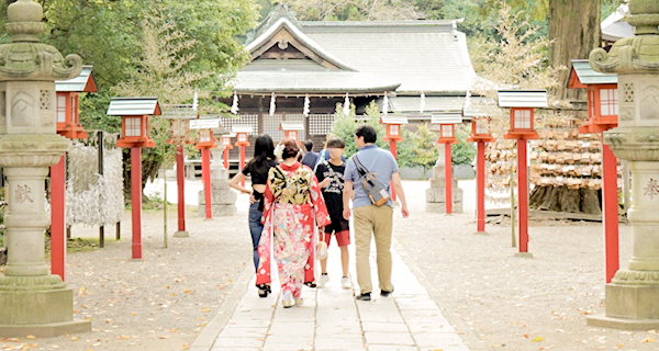 お参りセットコースでは、実際にお参りに行くお子様を記念にお写真に収めることができる